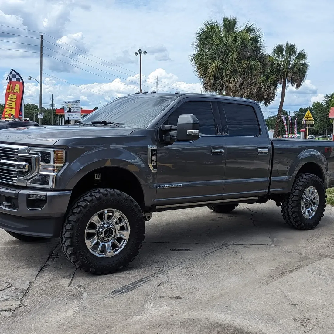 F250 Platinum, lifted at Myhree Motors